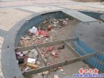 三星電器數碼攝影器材門前有個衛生死角